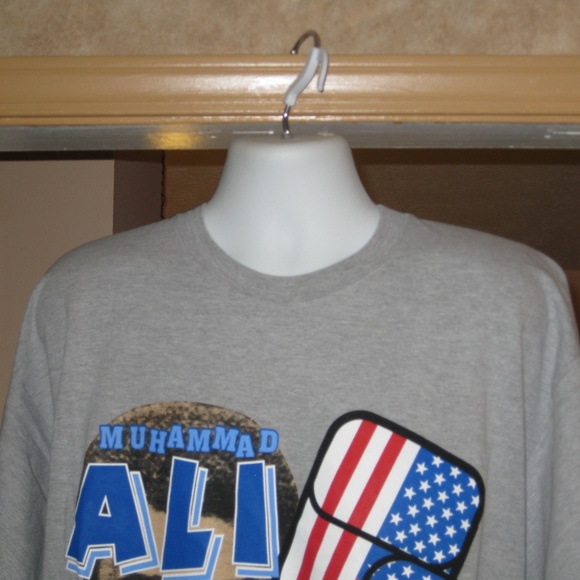 Muhammad Ali Limited Edition Platinum Fubu Shirt - Picture 4 of 8